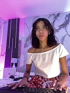 Chat +18 de BellaHarpeer ao vivo