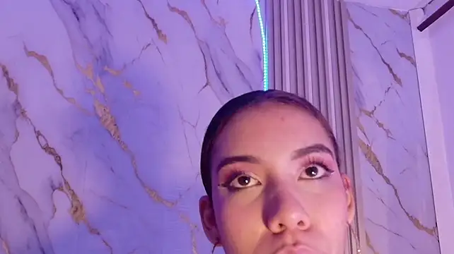 Chat XXX ao vivo de BellaHarpeer