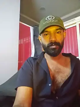 Show modela Mallukiran na web-kameri