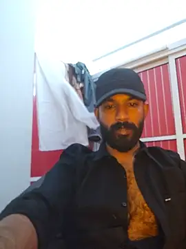 Show modela Mallukiran na web-kameri