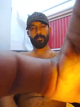 Show modela Mallukiran na web-kameri