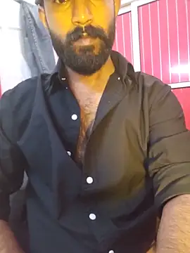 Show modela Mallukiran na web-kameri