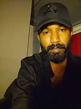 Show modela Mallukiran na web-kameri