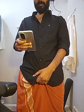 Show modela Mallukiran na web-kameri