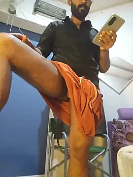 Show modela Mallukiran na web-kameri