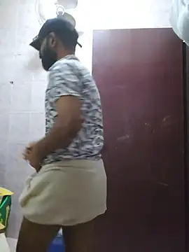 Show modela Mallukiran na web-kameri