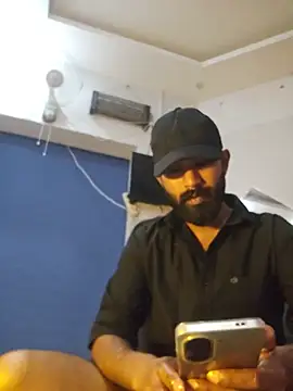 Show modela Mallukiran na web-kameri