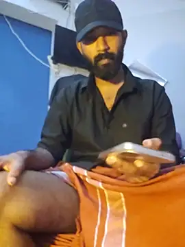 Show modela Mallukiran na web-kameri
