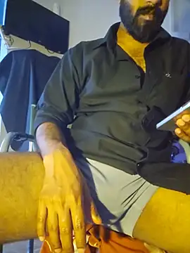 Show modela Mallukiran na web-kameri