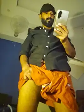 Show modela Mallukiran na web-kameri