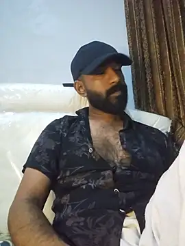 Show modela Mallukiran na web-kameri