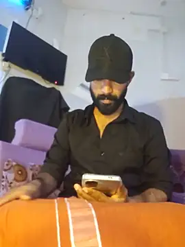 Show modela Mallukiran na web-kameri