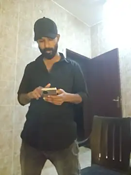 Show modela Mallukiran na web-kameri