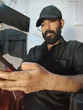 MalluBeardのウェブカメラショー