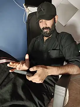 MalluBeardのウェブカメラショー