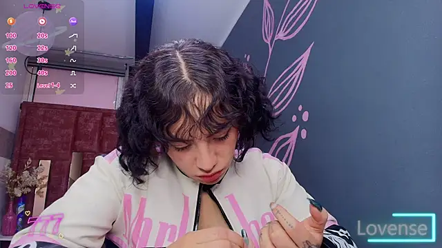Kiara_Fox__のライブXXXチャット