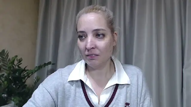 Show modela sweetpussy na web-kameri