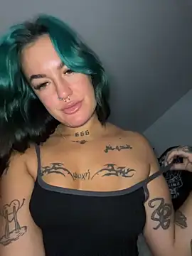 Pokazy przed kamerką – savana_xo