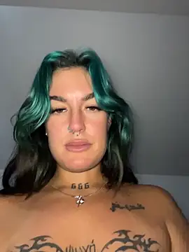 Pokazy przed kamerką – savana_xo