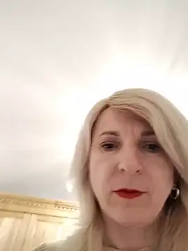Chat XXX en directo de AhlyssaLove1155