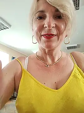 Show modela AhlyssaLove1155 na web-kameri