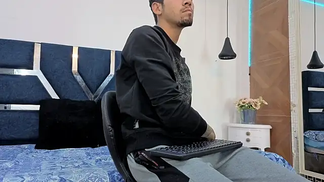 Show modela Dax_Stark na web-kameri