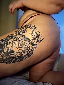 CurlyMilf_Vannexxxa webkamerás műsora