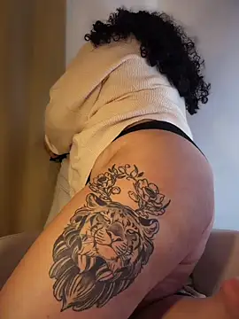 CurlyMilf_Vannexxxa's Webcam Show