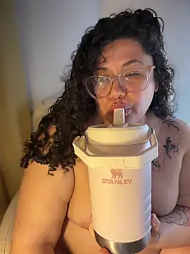 CurlyMilf_Vannexxxa Adlı Modelin Web Kamerası Şovu