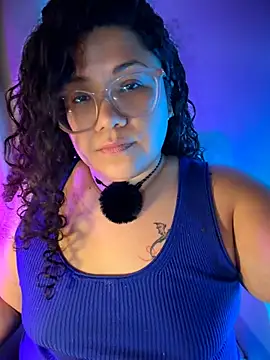 Pokazy przed kamerką – CurlyMilf_Vannexxxa
