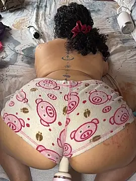CurlyMilf_Vannexxxa Show in webcam