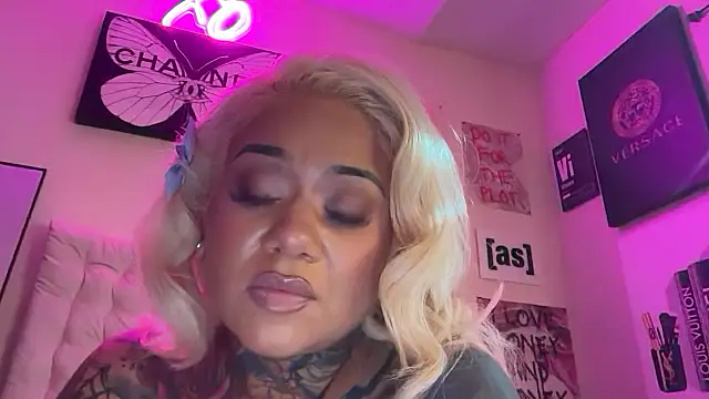 AveryLeexRated Show in webcam