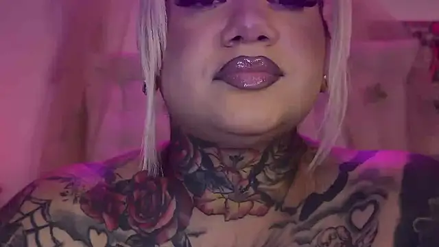 AveryLeeLane Show in webcam