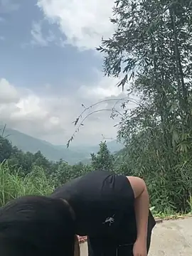 LittleSun_: διαδικτυακό σόου στην κάμερα