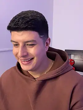 Goldenknight33 Webcam Show