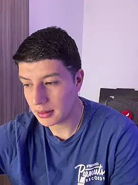 Goldenknight33 Webcam Show