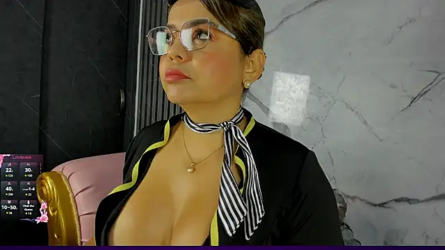 Show de shayra_boobs2 na webcam