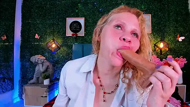 Evangelyne_rose's Webcam Show