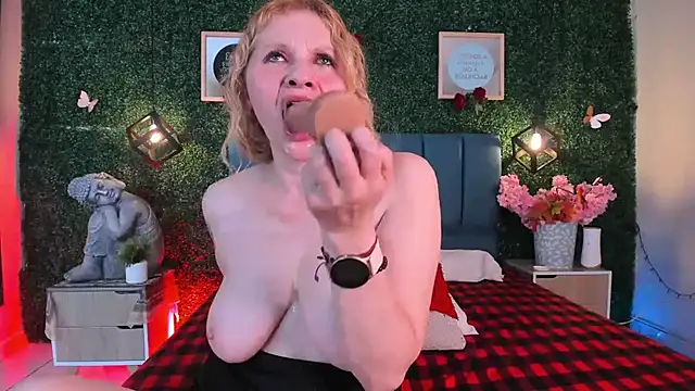 Evangelyne_rose's Webcam Show