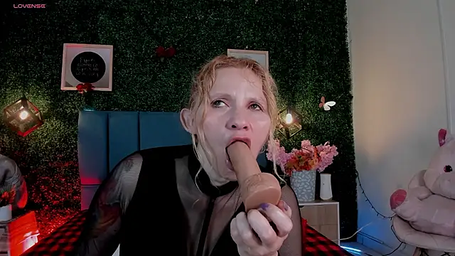 Evangelyne_rose's Webcam Show