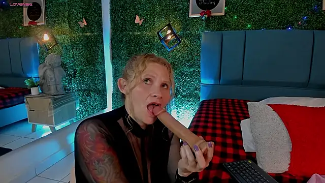 Evangelyne_rose's Webcam Show