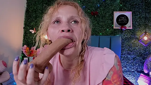 Evangelyne_rose's Webcam Show