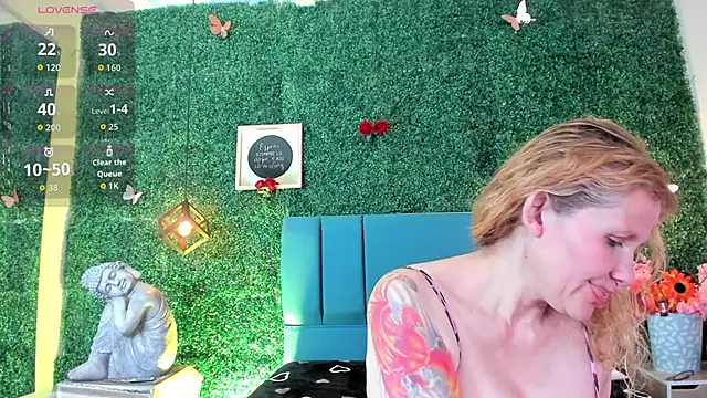 Evangelyne_rose's Webcam Show