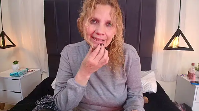 Evangelyne_rose's Webcam Show