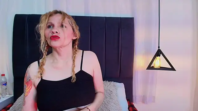 Evangelyne_rose's Live XXX Chat