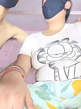 couplegk71 Show in webcam