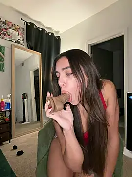 MilaSeren Chat XXX in diretta