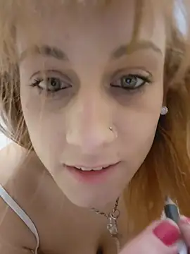 Bellaa25 webkamerás műsora