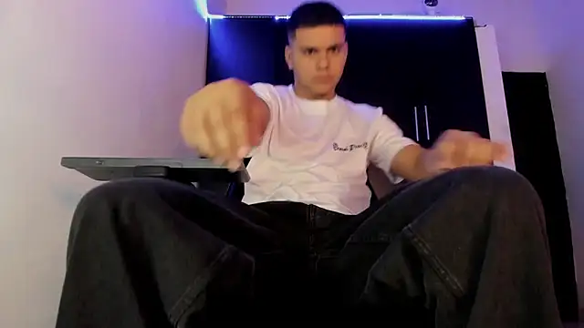 Chat +18 de Liam_Mateo ao vivo
