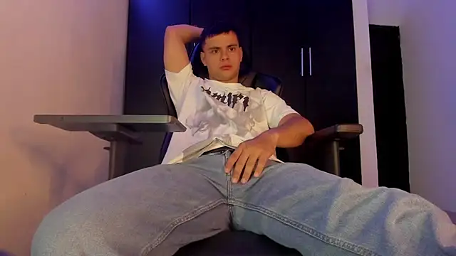 Chat +18 de Liam_Mateo ao vivo